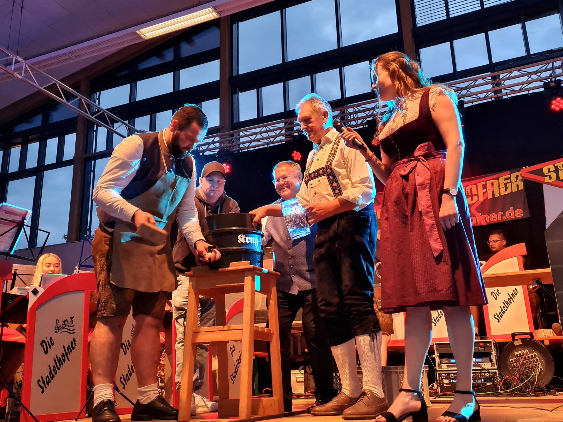 bindlach.de/Bärenhalle/20231021_182154.jpg